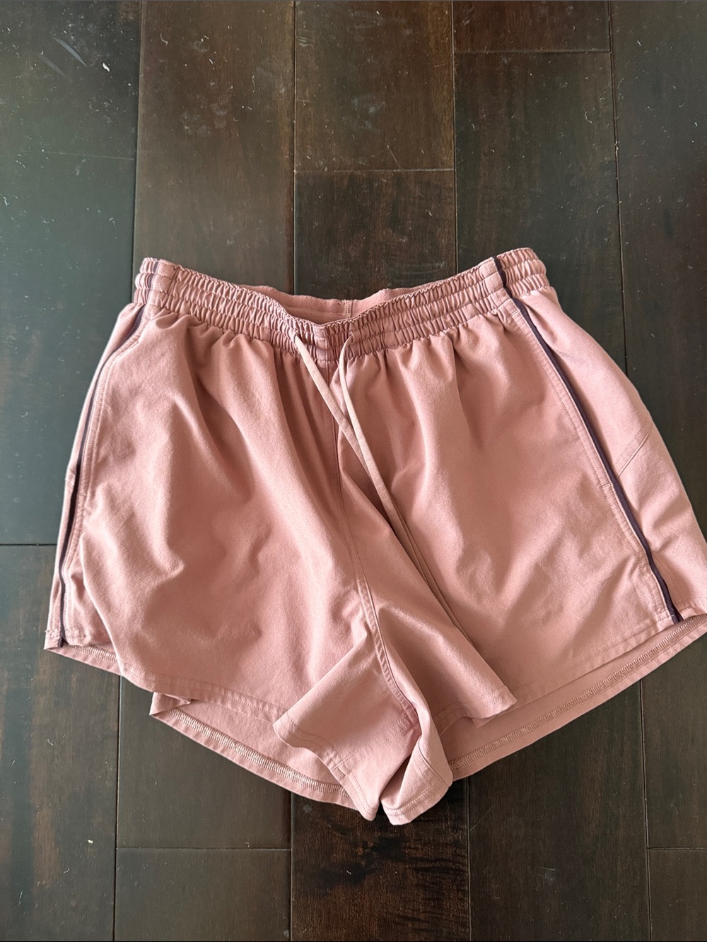 Lululemon Court Rival shorts Women’s size 6
